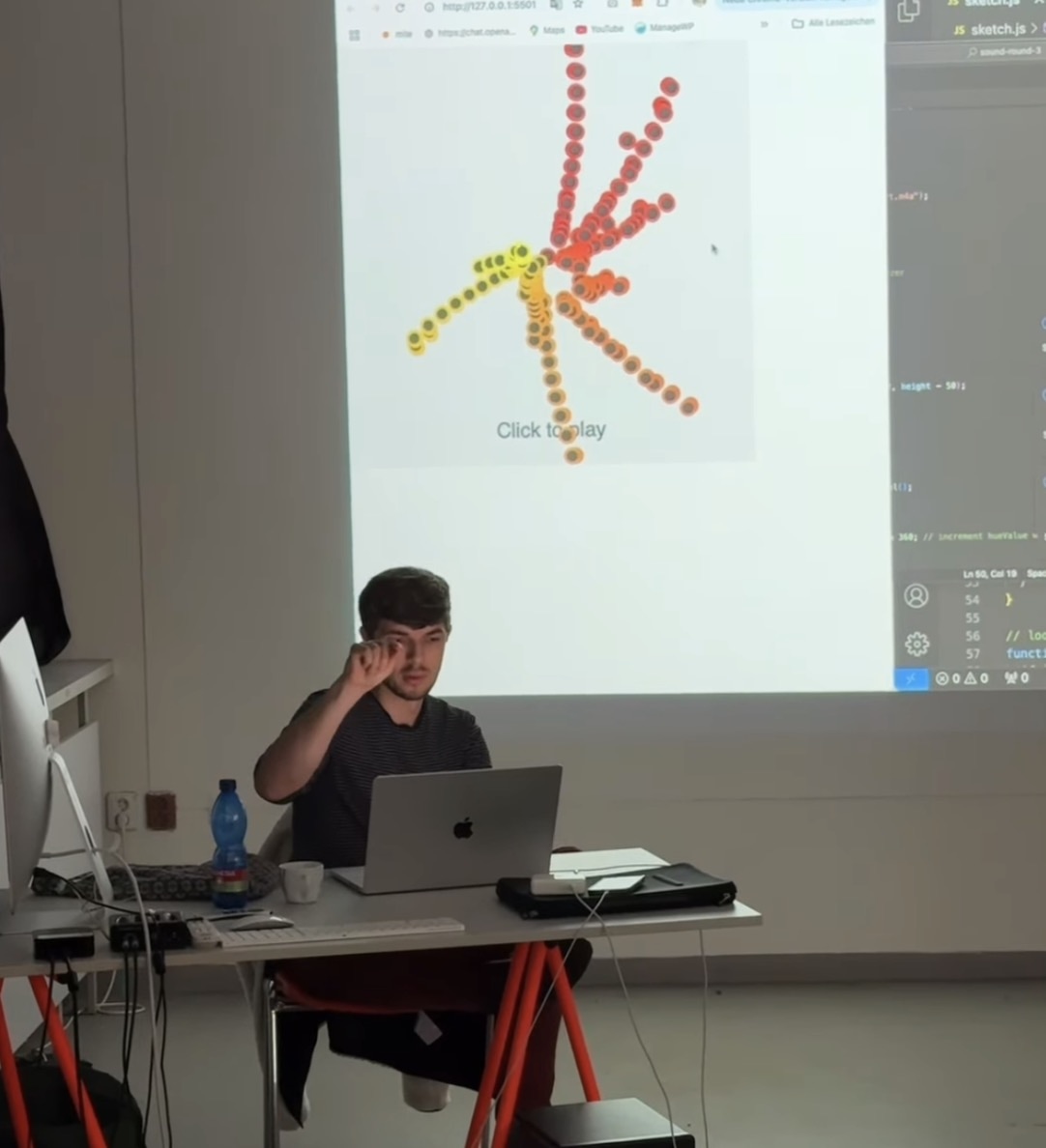 Nahuel Gerth teaching creative coding