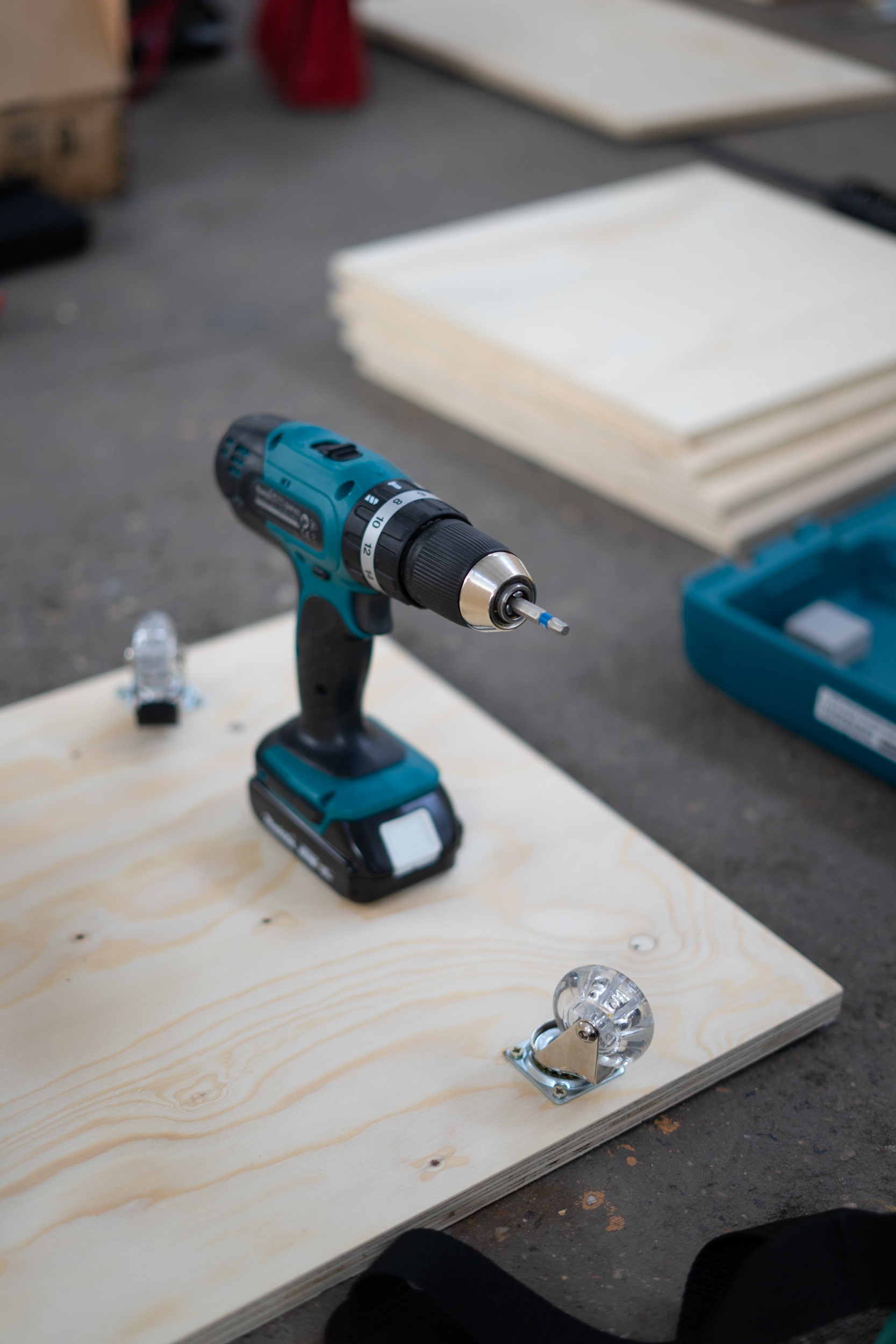 setting up the modular stand elements