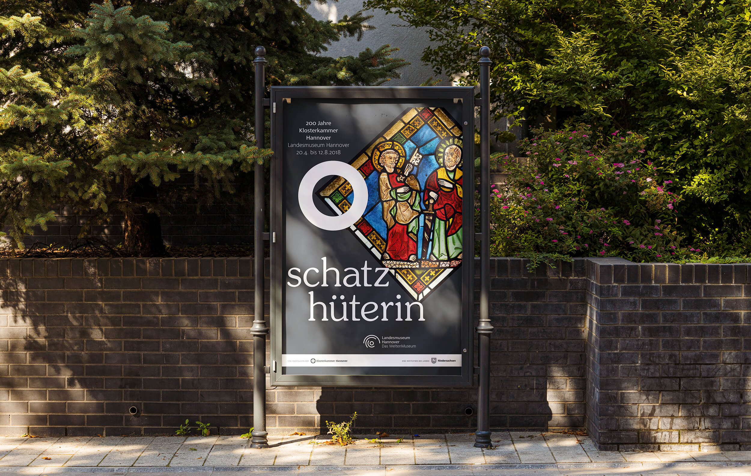 Schatzhüterin banner for Landesmuseum Hannover with a medieval glass window mosaic (design by Nahuel Gerth)